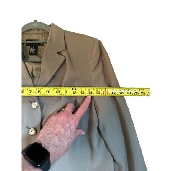 August Silk Blazer w/ Cool Buttonhole Detail and Buttons Size Large Work - Picture 4 of 6